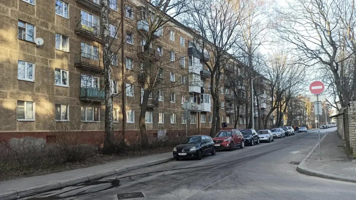 В 2-комнатной хрущевке сделали панорамные окна и убрали балкон: обзор ремонта в Калининграде