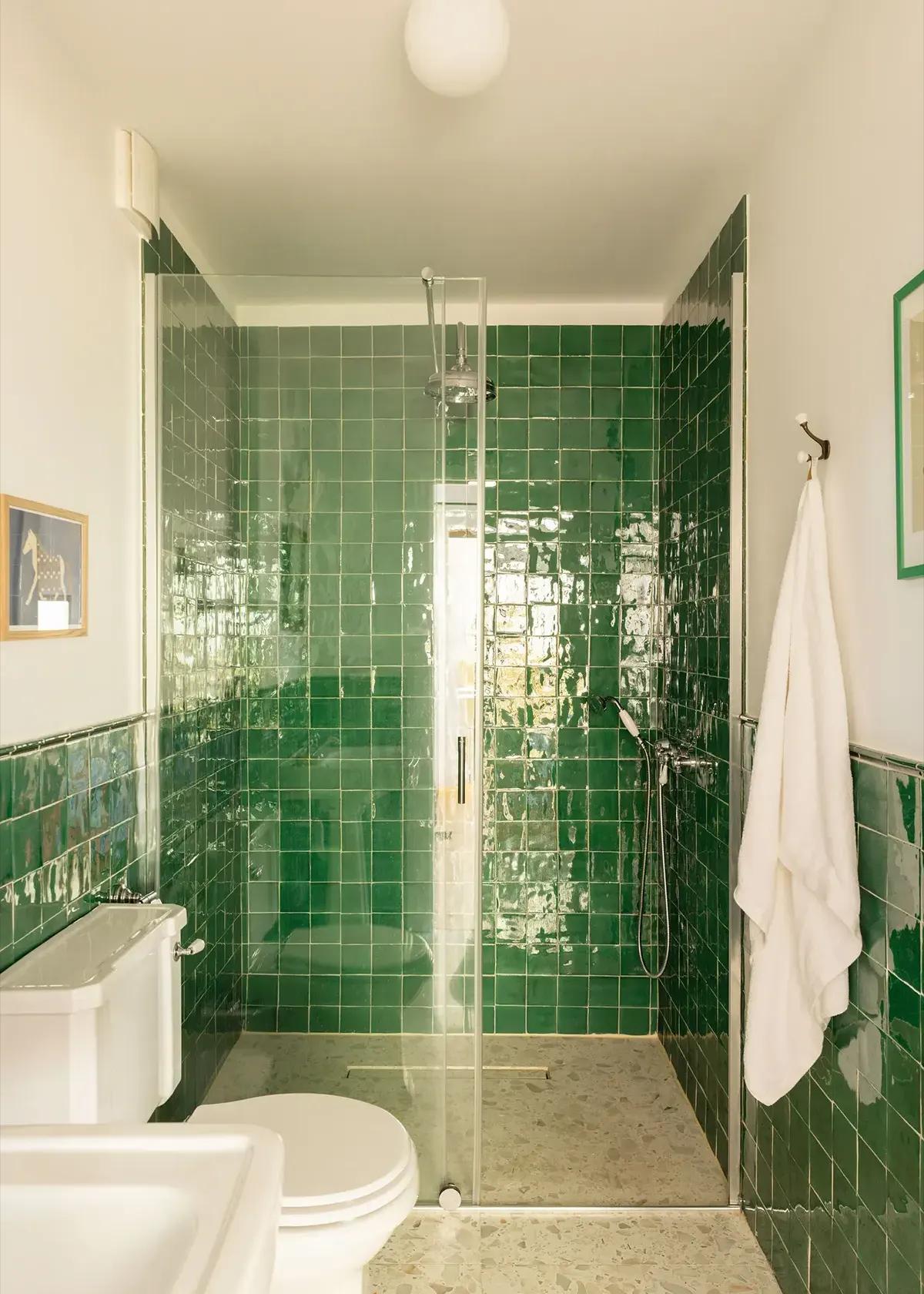 Зеленая плитка New Terracotta в ванной