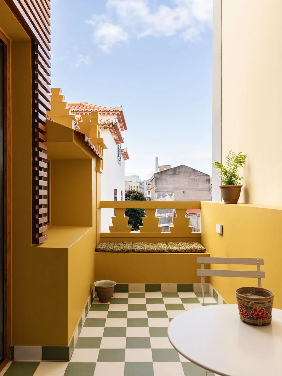 Ярко-желтая терраса 