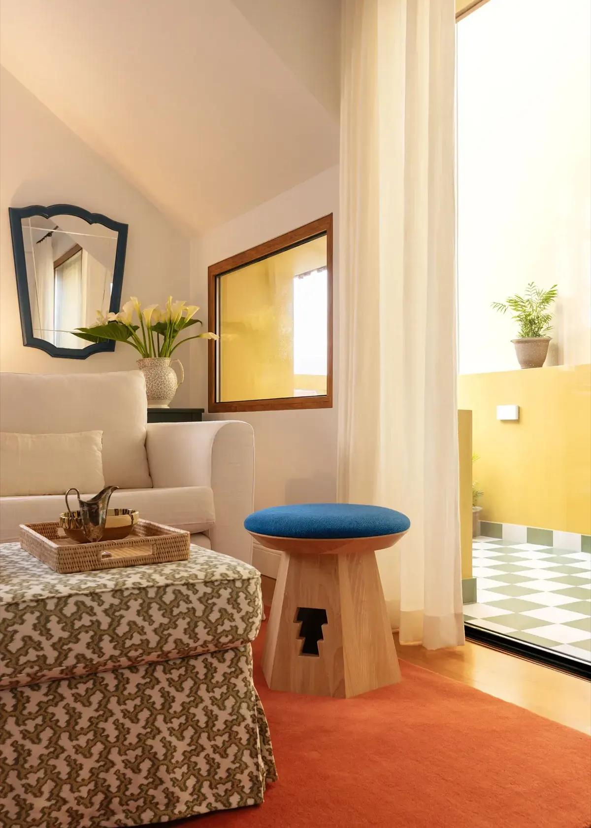 Табурет FORMA в гостиной квартиры