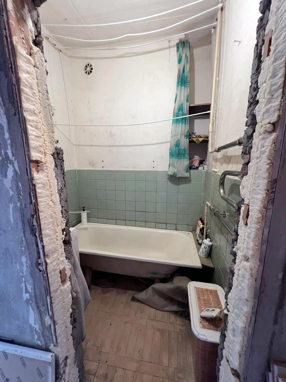 Старая ванная комната до ремонта