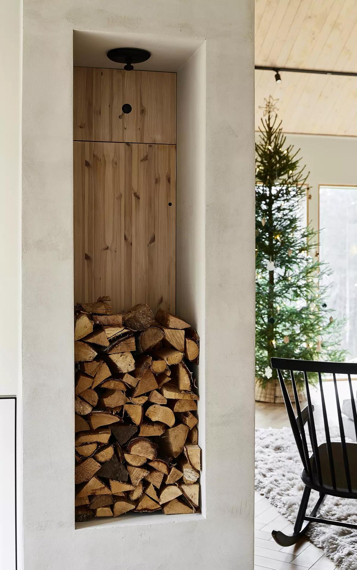 Дроввянная ниша в гостиной 