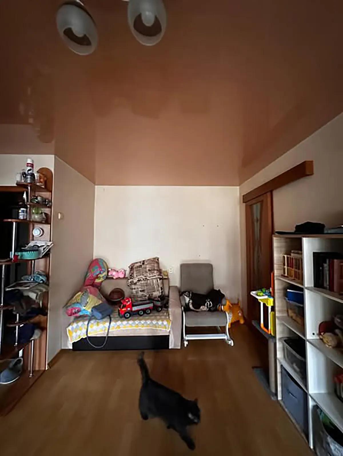 Гостиная комната в хрущевке до ремонта