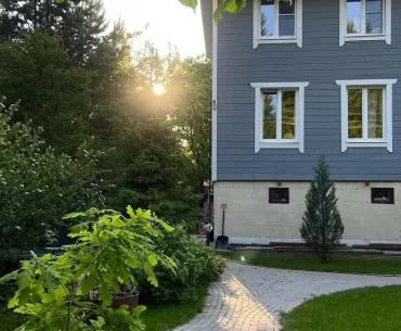 Двухэтажный серый дом 90 кв.м. в Подмосковье