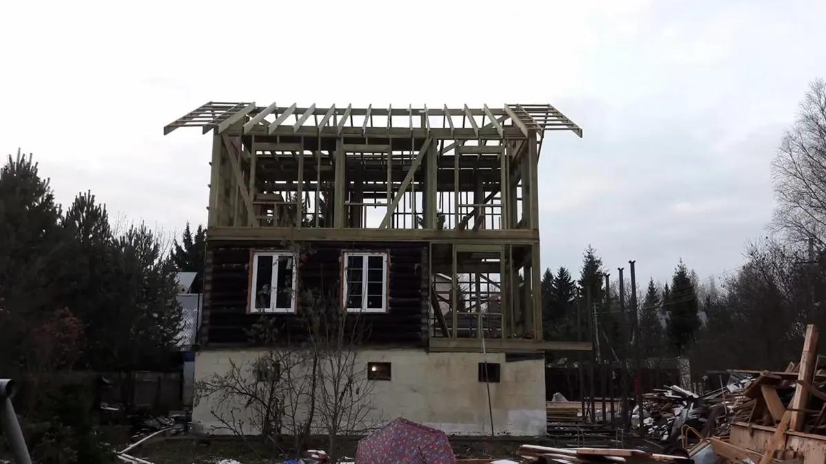 Дом в процессе реконструкции