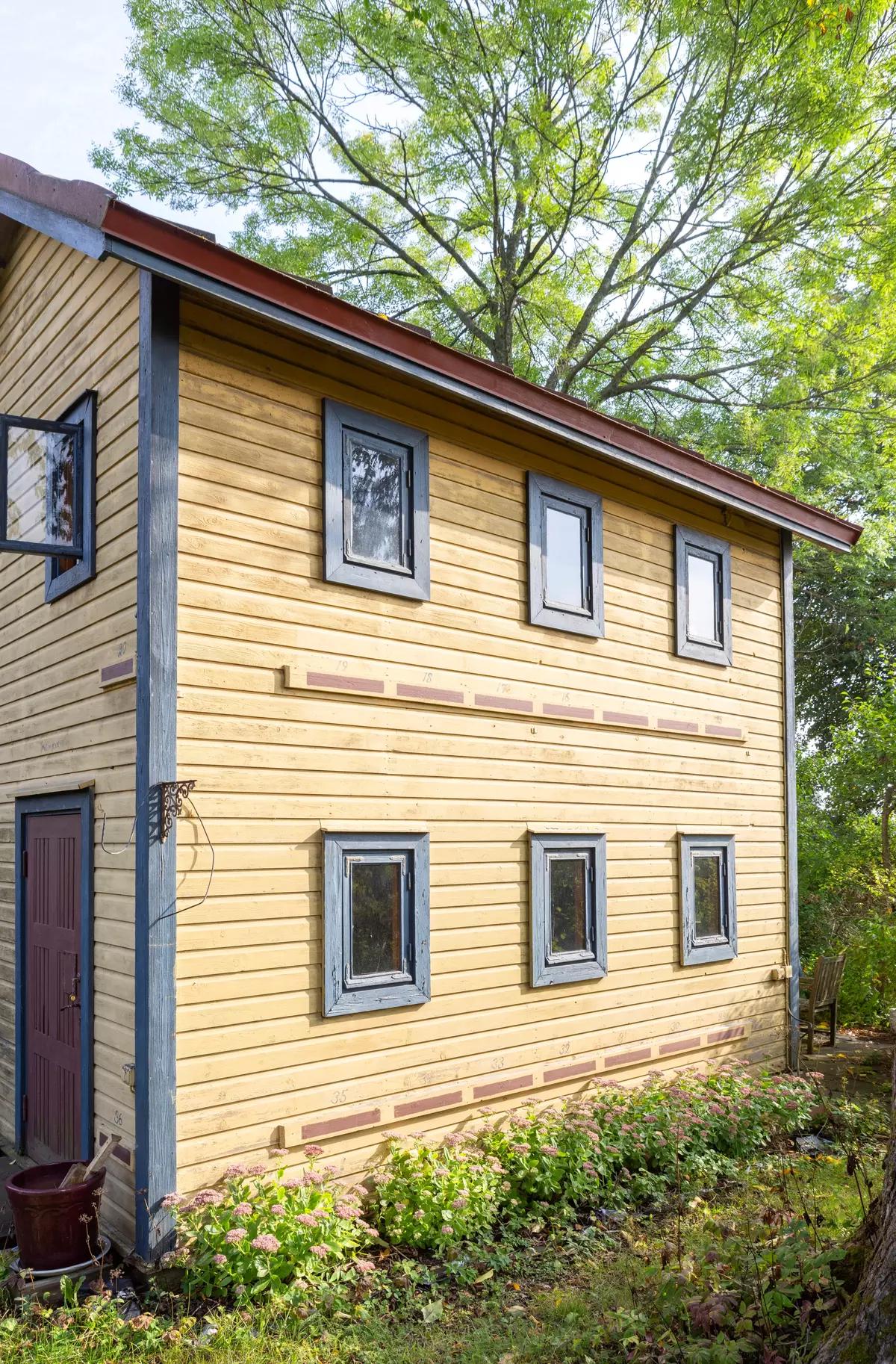 Деревянный пчелиный павильон в Финляндии