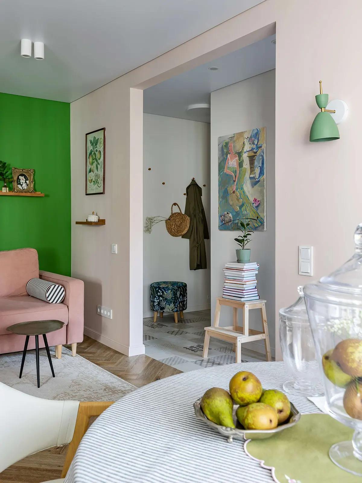 Вид на прихожую из гостиной в хрущевке. Дизайн интерьера от Эльвиры Мисюро