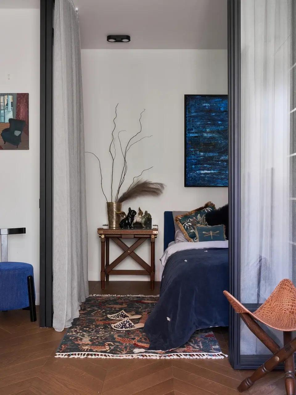 Отделенное спальное место в однокомнатной квартире