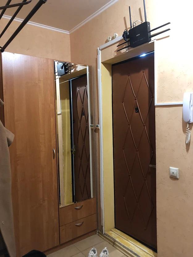 Коридор в доме серии П-44 до ремонта