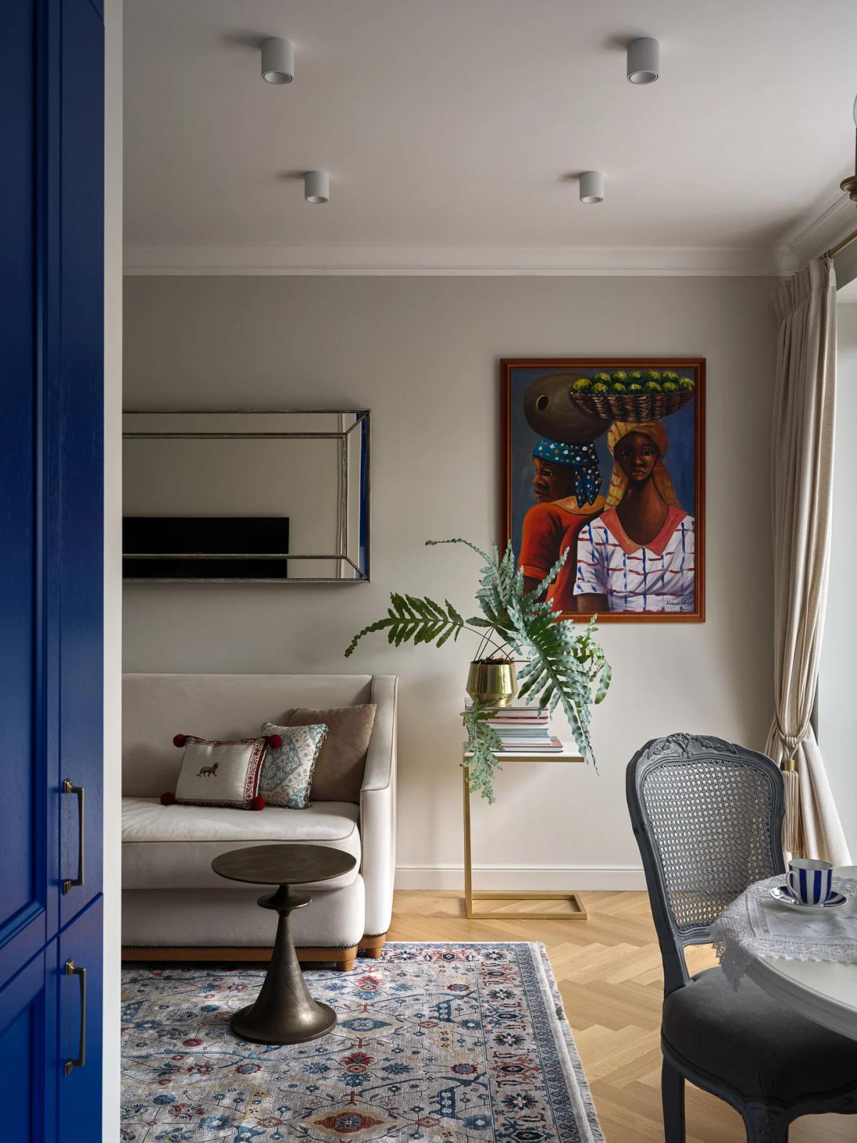 Дизайнерский ремонт гостиной в хрущевке. Вид из кухни