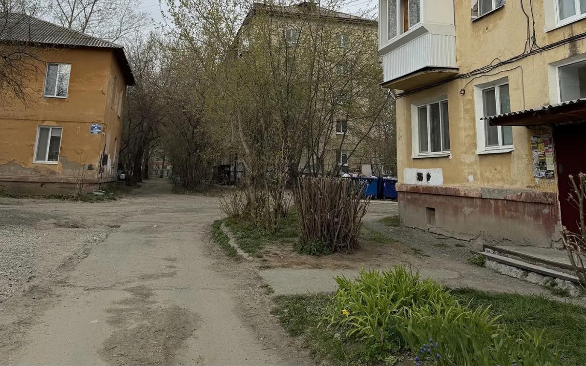Российский двор с хрущевскими домами